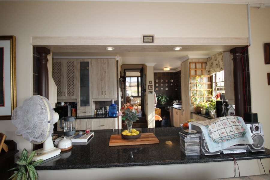 4 Bedroom Property for Sale in Lake Deneysville Free State